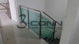 Stainless Steel Staircase Railing with Glass