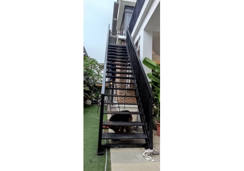Mild Steel Galvanized Staircase with Checker Plate Steps