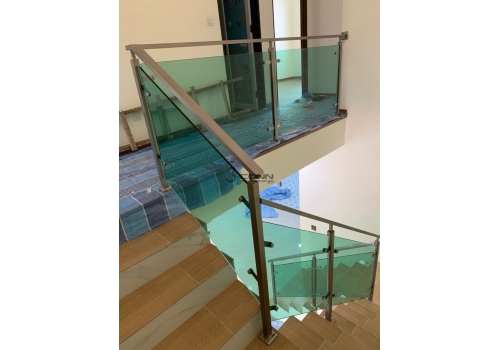 Stainless Steel Staircase Railing with Tempered Glass