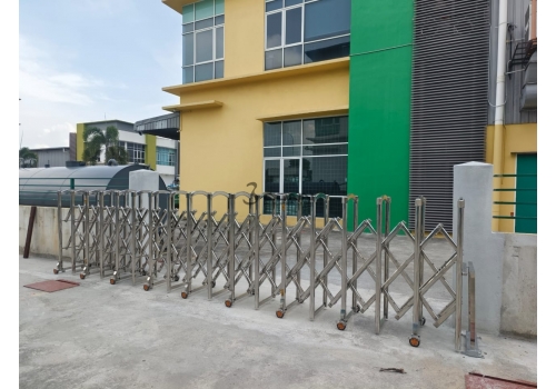 Manual Stainless Steel 304 Retractable Gate with Lock Stand