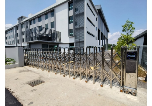 Motorized Stainless Steel 304 Retractable Gate